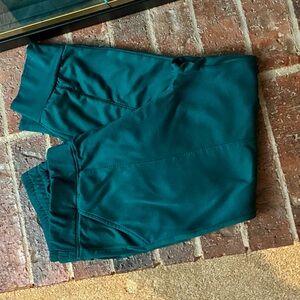 Hunter Green Women’s Cropped Joggers